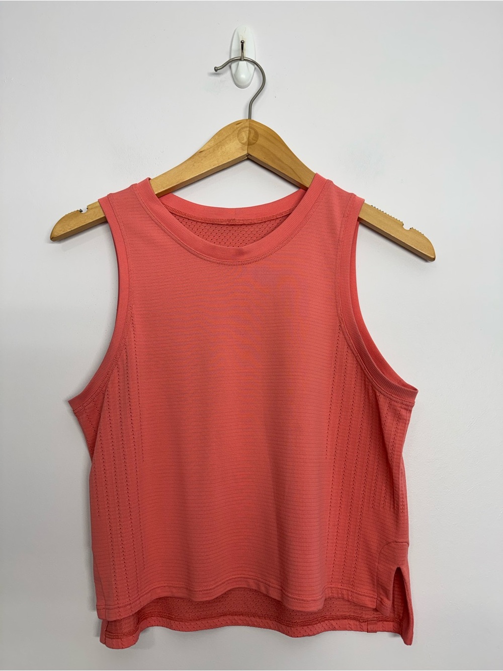 40: Lululemon Train to Be Tank Top Raspberry Cream Size 4? 17” PTP